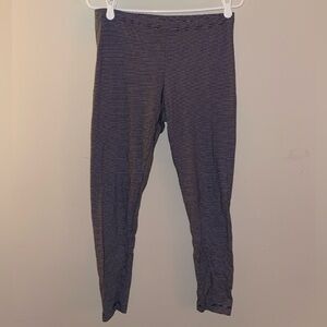 Old Navy Women’s Navy and White Striped Leggings